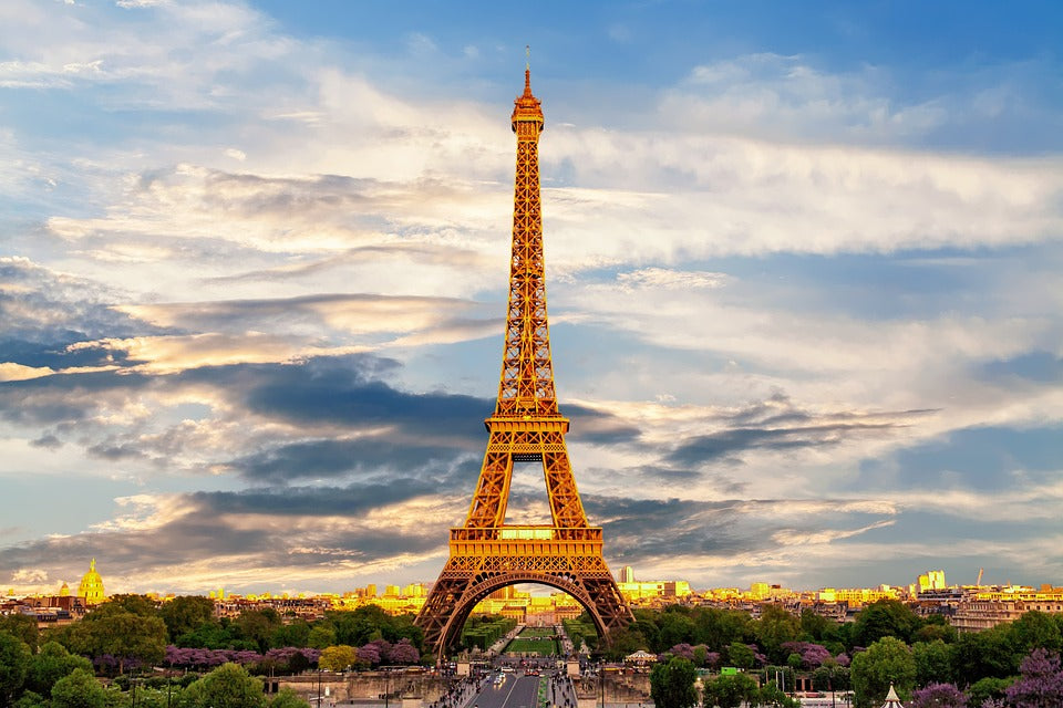Ajfelova kula ili Ajfelov toranj u Parizu, sagrađen 1889. godine.