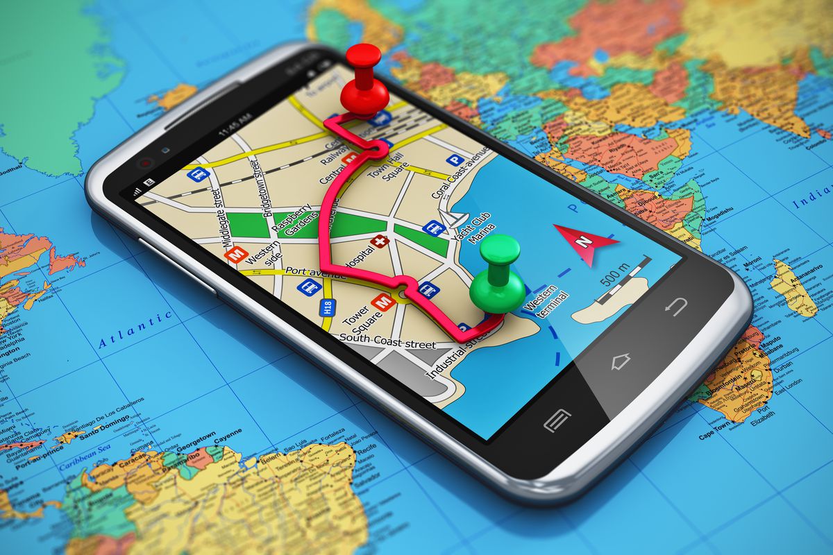 Telefon sa mapom i lokacijom, objašnjava kako radi GPS